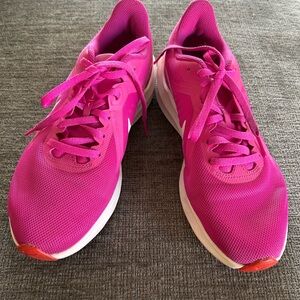 Nike Women's Fuchsia Athletic Shoes